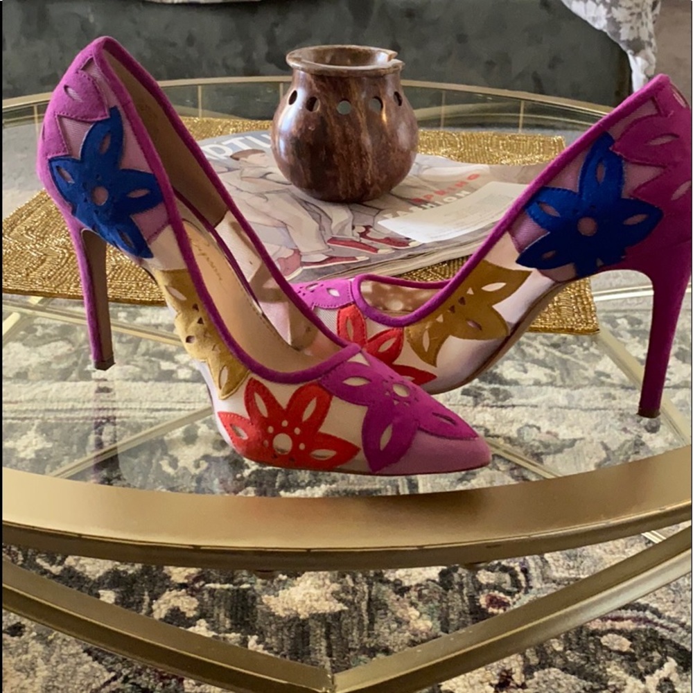Jessica Simpson pumps